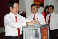 Ông Trần Văn Huyến làm Chủ tịch Ủy ban Bầu cử tỉnh Hậu Giang