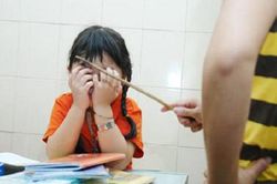 Con gái lớp 7 suýt bỏ nhà đi vì ám ảnh bởi những trận đòn từ bố