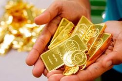 Giá vàng cuối tuần diễn biến trái chiều