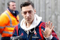 Ozil khép lại chặng đường hơn 7 năm ở Arsenal