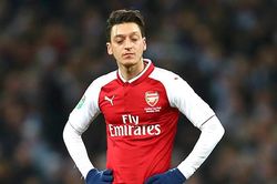 Mesut Ozil rời Arsenal: Sự ra đi của biểu tượng 'sai lầm' ở Emirates