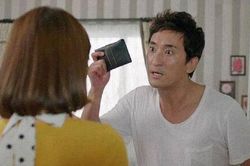 Đặt váy 250 nghìn mặc chơi Tết, vợ bị chồng mắng 'ăn bám mà lúc nào cũng mua'