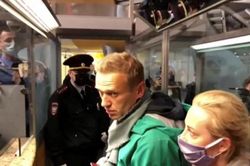 Nhân vật đối lập Nga Navalny bị bắt ngay khi từ Đức trở về Nga