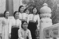 Dành cả cuộc đời cống hiến cho nghệ thuật