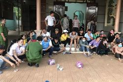 Đột kích sòng bạc lớn, bắt giữ 31 đối tượng đang 'say sưa' sát phạt