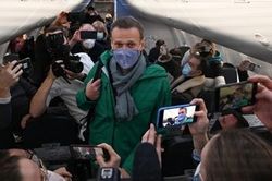 Nga bắt giữ ông Navalny ngay khi trở về từ Đức