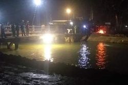 Giăng lưới tìm kiếm bé trai 9 tuổi rơi xuống sông đào