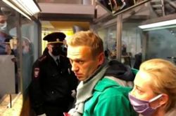 Nga bắt giữ thủ lĩnh đối lập Navalny ngay khi vừa về nước