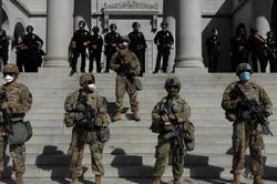 FBI rà soát lý lịch của 25.000 vệ binh bảo vệ Washington D.C.