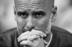 Man City trở lại trong sự cô đơn của Pep Guardiola