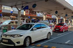 Grab đề nghị có làn đón khách trả phí riêng ở sân bay Tân Sơn Nhất