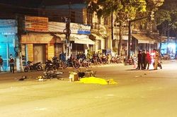 Xe máy vượt đèn đỏ gây tai nạn làm 5 người thương vong