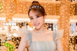 Quỳnh Nga đeo vương miện gần 100 triệu dự sự kiện