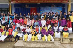 VietNamNet đồng hành mang 'mùa xuân nhân ái' đến học sinh vùng cao