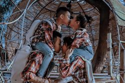 Dân mạng tranh cãi gay gắt khi Minh Nhựa để hai con 'hôn môi' giống bố mẹ