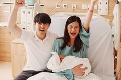 Đông Nhi phải năn nỉ fan cho về sớm vì còn bận chăm 'cục vàng'
