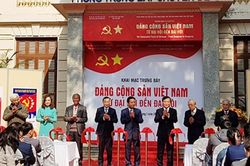 Khai mạc trưng bày chuyên đề 'Đảng Cộng sản Việt Nam - Từ Đại hội đến Đại hội'