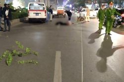 Xe máy tông thương vong 3 người đi bộ ở Hà Nội: Trích xuất camera điều tra