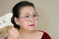 Danh ca Khánh Ly tiêm vaccine COVID-19