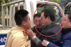 Chi cục trưởng Chi cục Dân số túm cổ áo CSGT
