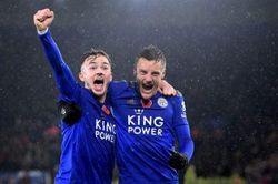 Bảng xếp hạng Ngoại hạng Anh: Hạ Chelsea, Leicester soán ngôi đầu của MU