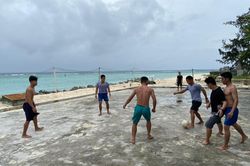 Trải nghiệm đá bóng tại Trường Sa