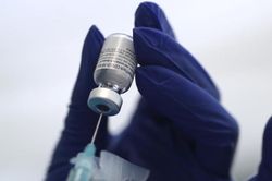 Vaccine Covid-19 của Pfizer có hiệu quả với biến thể virus ở Anh