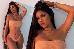 Nữ tỉ phú 23 tuổi Kylie Jenner phô diễn vòng 3 ngoại cỡ