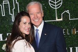Ái nữ của ông Joe Biden: 'Bất kể đang làm gì, các con gọi là ba nghe máy'