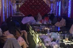 5 nữ nhân viên cùng khách nam dương tính với ma túy trong quán karaoke