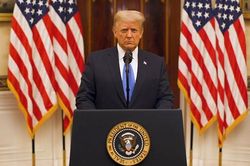 TT Trump nói lời tạm biệt, nhận là 'người ngoại tộc', chọn lối đi khó nhất