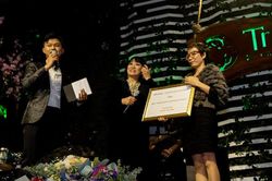 Chuỗi âm nhạc Lam Phương tặng quỹ Thiện Nhân 200 triệu đồng