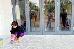 Con trai nợ tiền...mẹ ở nhà liên tục bị 'khủng bố' bẩn để đòi nợ