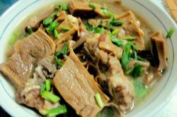 Làm món măng hầm xương ai ăn cũng mê