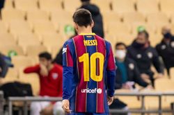 Messi bị treo giò 2 trận vì thẻ đỏ