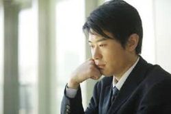 Đón mẹ chồng lên chăm cháu hộ, tôi phẫn nộ phát hiện vợ lén lút lắp camera theo dõi