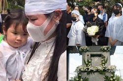 Linh Lan và con gái cúi lạy trong lễ an táng Vân Quang Long