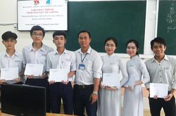 Đồng hành cùng học sinh khó khăn