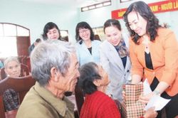 Thắm đượm nghĩa tình