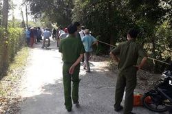 Phát hiện thi thể người đàn ông hai tay bị quấn vải trôi dưới kênh