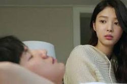 Đêm nào tôi cũng bị đánh thức bởi tiếng động trong nhà vệ sinh mà chồng thì vẫn ngủ ngon lành