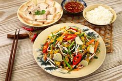 Giải ngấy ngày Tết với bông điên điển muối chua ngon khó cưỡng
