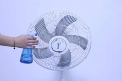 Mẹo vệ sinh quạt điện đơn giản mà không cần tháo khung