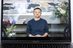 Tỉ phú Jack Ma lần đầu lộ diện sau quãng thời gian 'mất tích' bí ẩn