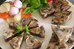 Cách làm giò thủ bằng chai nhựa cực đơn giản đón Tết Nguyên đán