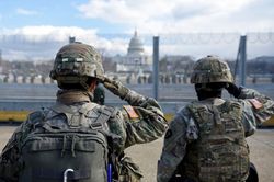 Động thái nguy hiểm của các quan chức thân ông Trump ở Lầu Năm Góc