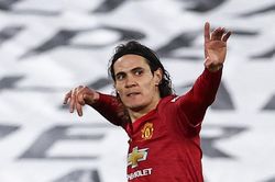 Cavani giúp MU cạnh tranh ngôi vô địch