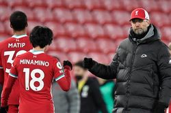 Carragher cảnh báo Liverpool có thể phải đua top 4