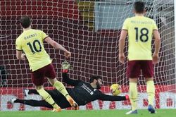 Hàng công bế tắc, Liverpool thua Burnley 0-1