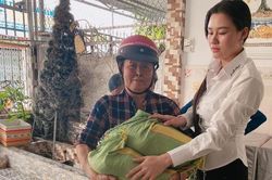 Vợ hai Vân Quang Long công khai tiền phúng viếng, mang hết đi làm từ thiện